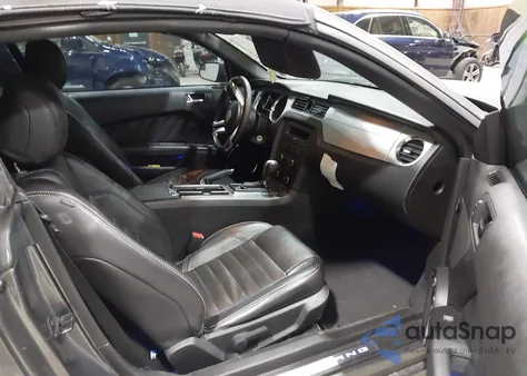 2013 Ford Mustang V6 Premium from USA, damaged, VIN 1ZVBP8EM0D5250164